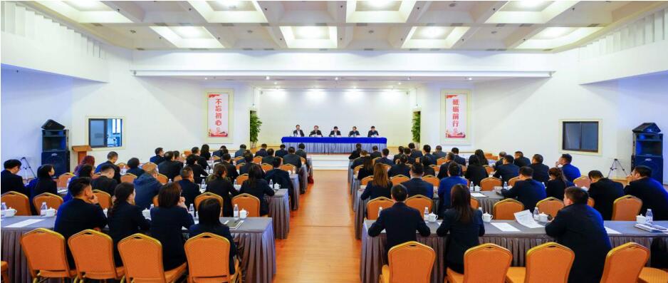尊龙凯时集团召开干部大会：宣布总经理调整