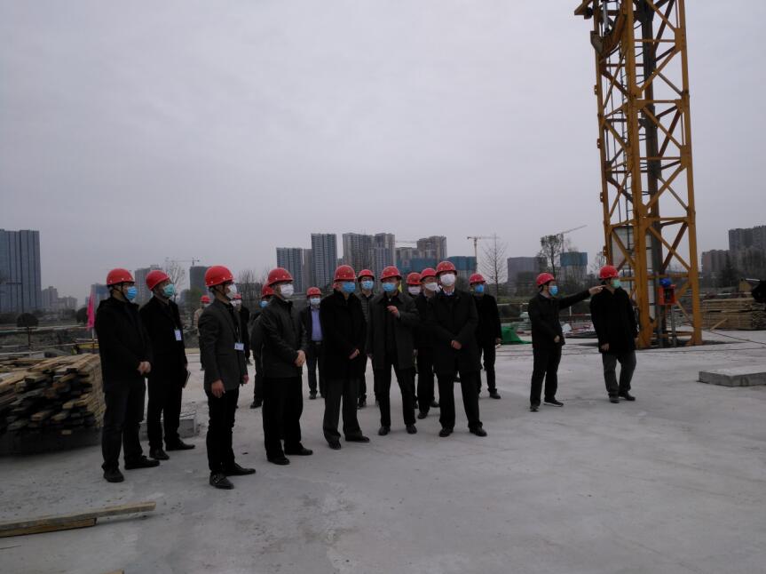 尊龙凯时集团党委书记、董事长任丁率队 赴金牛宾馆检查工程复工工作