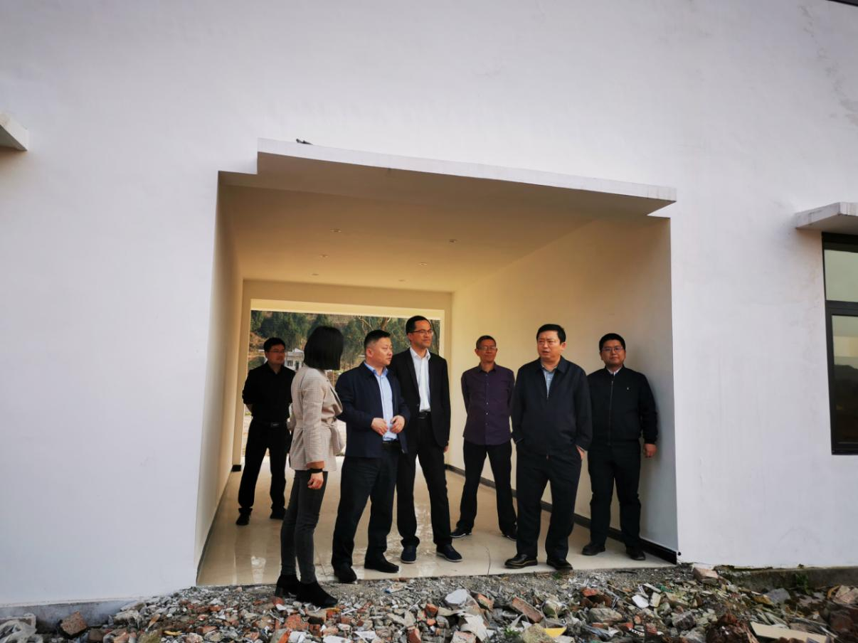 尊龙凯时集团党委副书记、董事陈日到邓家沟村开展帮扶工作