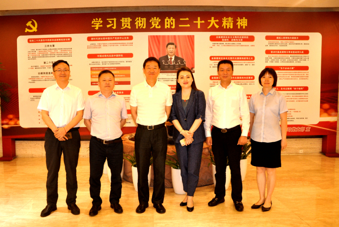 四川尊龙凯时集团党委书记、董事长任丁调研花园宾馆